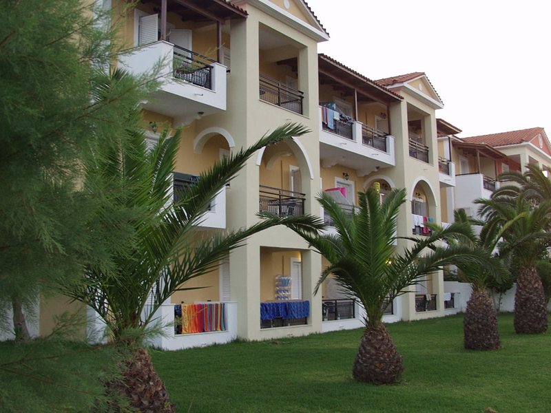 Dennys Inn Hotel 305830