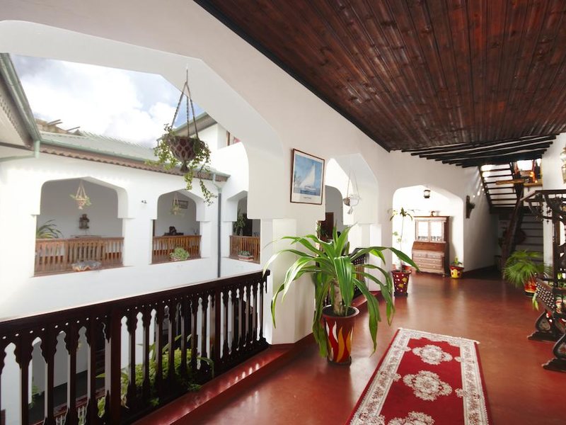 Dhow Palace Hotel 199195