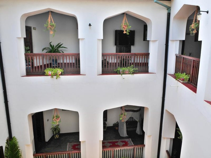 Dhow Palace Hotel 199199