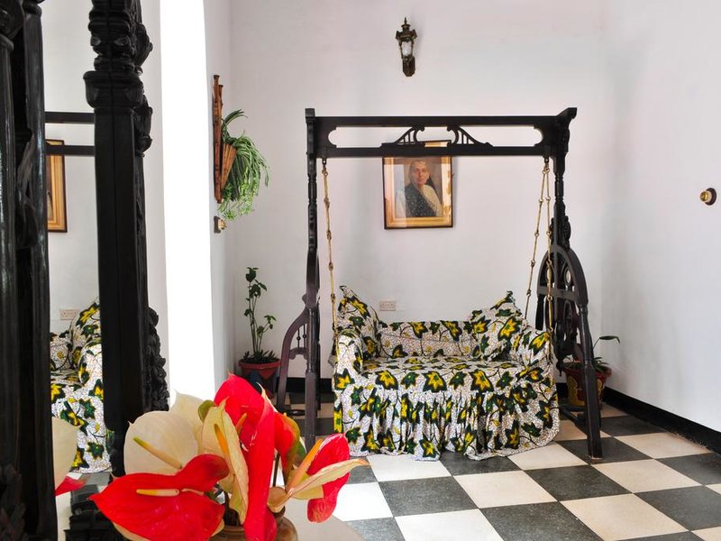 Dhow Palace Hotel 199203