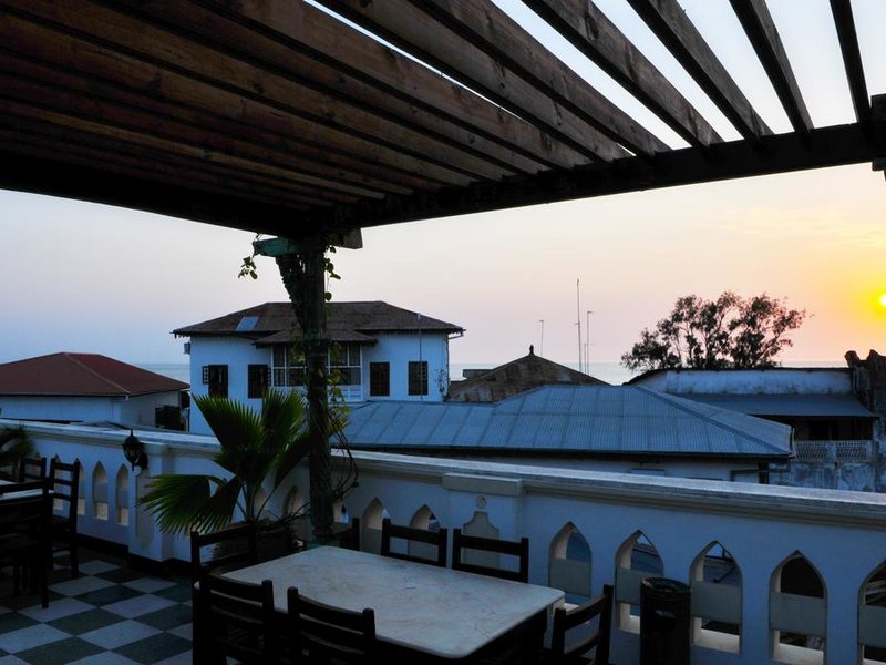 Dhow Palace Hotel 199205