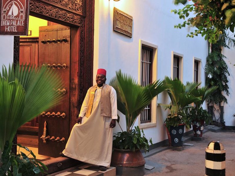 Dhow Palace Hotel 199208