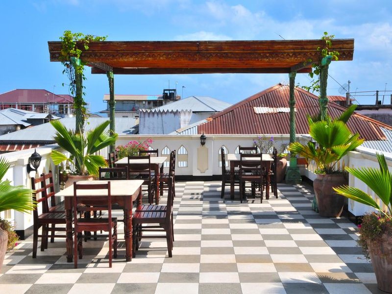 Dhow Palace Hotel 199209