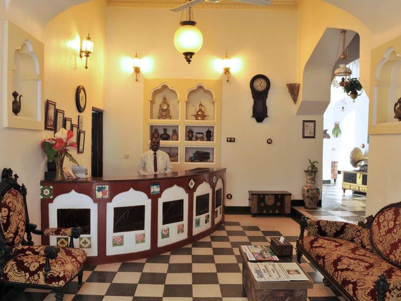 Dhow Palace Hotel 199213