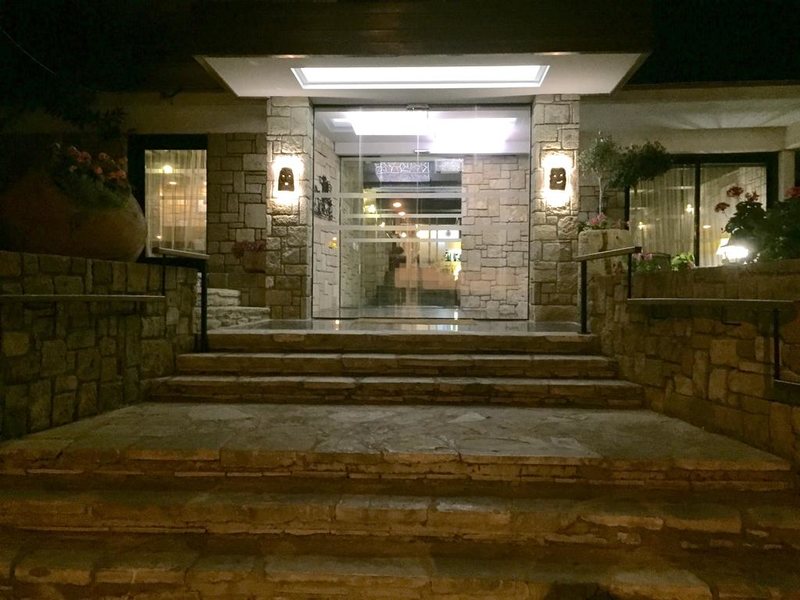 Dionysos Central Hotel 205307