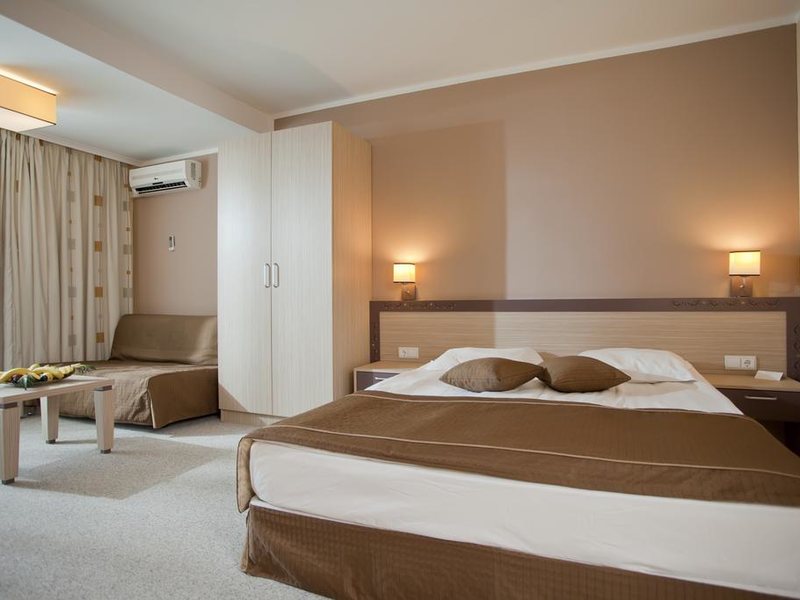 Dit Evrika Beach Club  170417