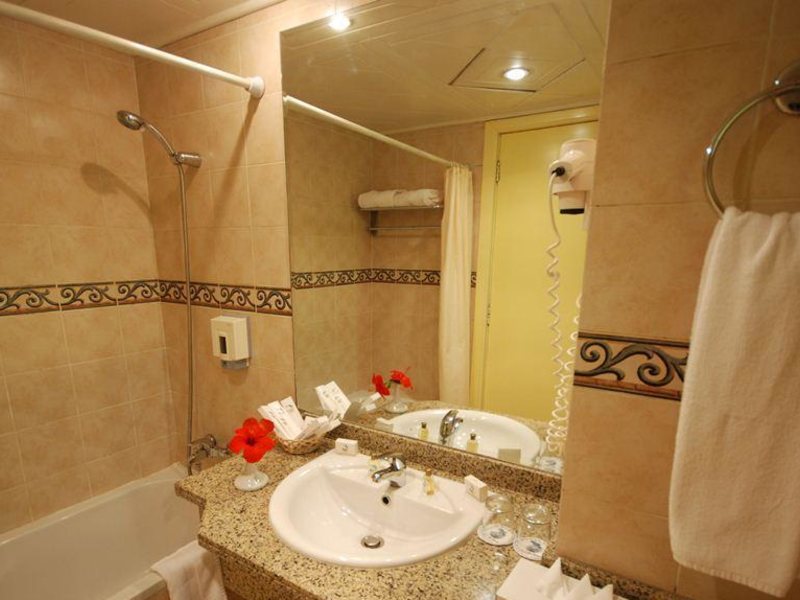 Dive Inn Resort  36490