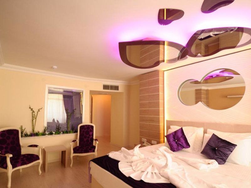 Dora Beach Marmaris 180605