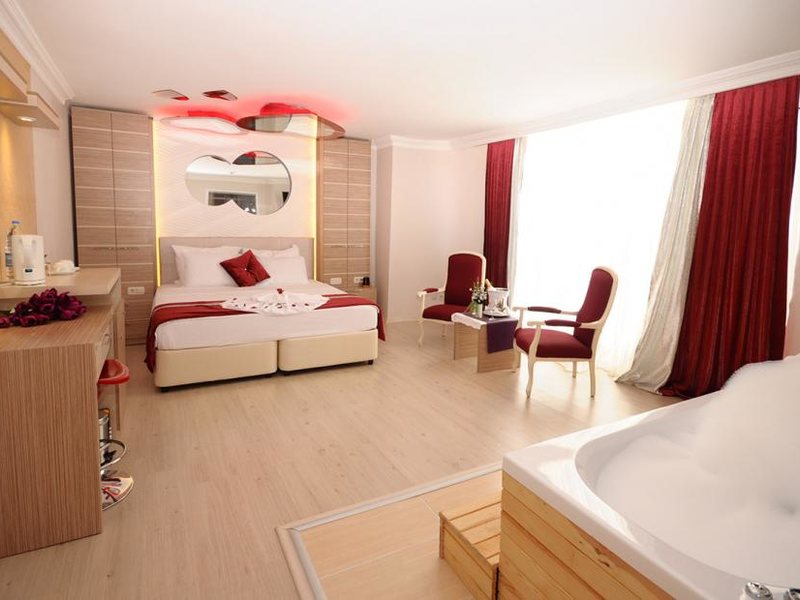 Dora Beach Marmaris 180607