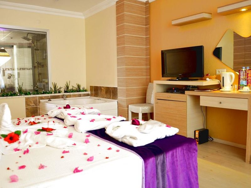 Dora Beach Marmaris 180611