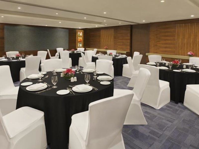 Double Tree by Hilton Hotel & Residence Dubai  116995