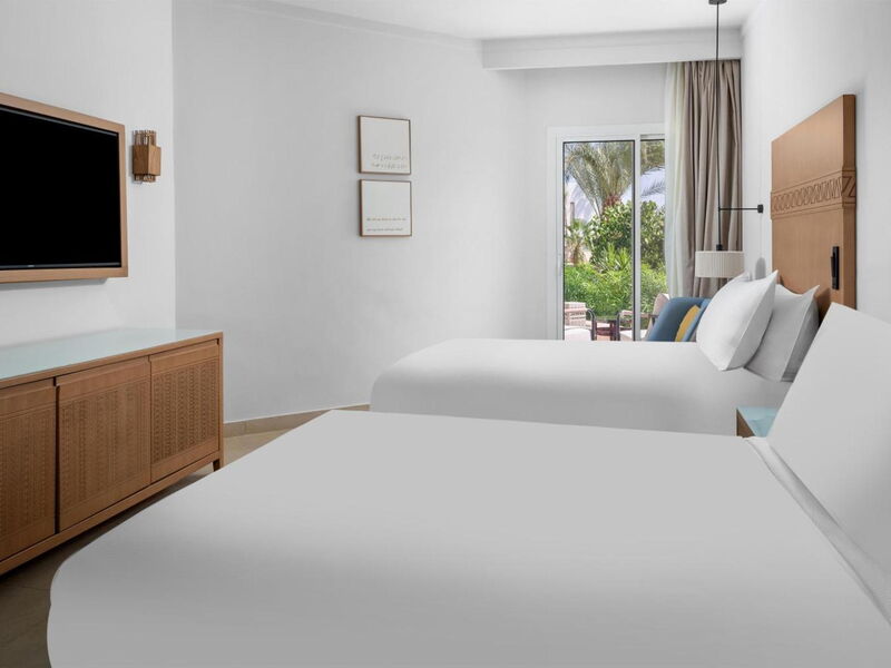 Doubletree By Hilton Sharks Bay (Beach Side) 326500