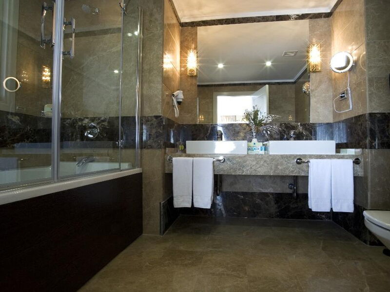 Dream Hill Business Deluxe Hotel 185128