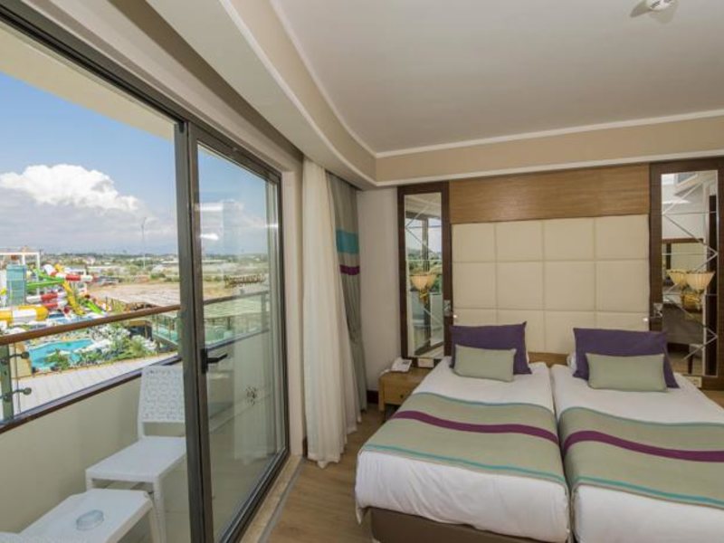 Dream World Aqua Resort & Spa 68120