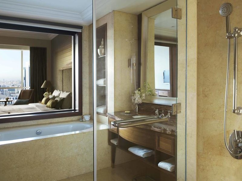 Dusit Thani Abu Dhabi 181655