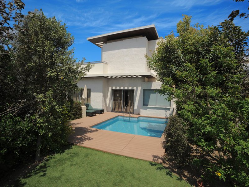 E Hotel Spa & Resort 100680