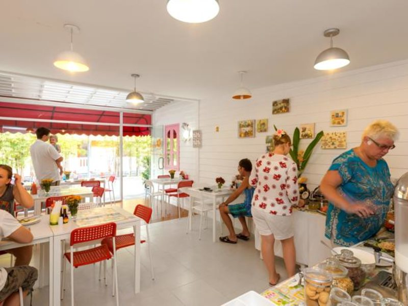 Eazy Resort Kata Beach 141211