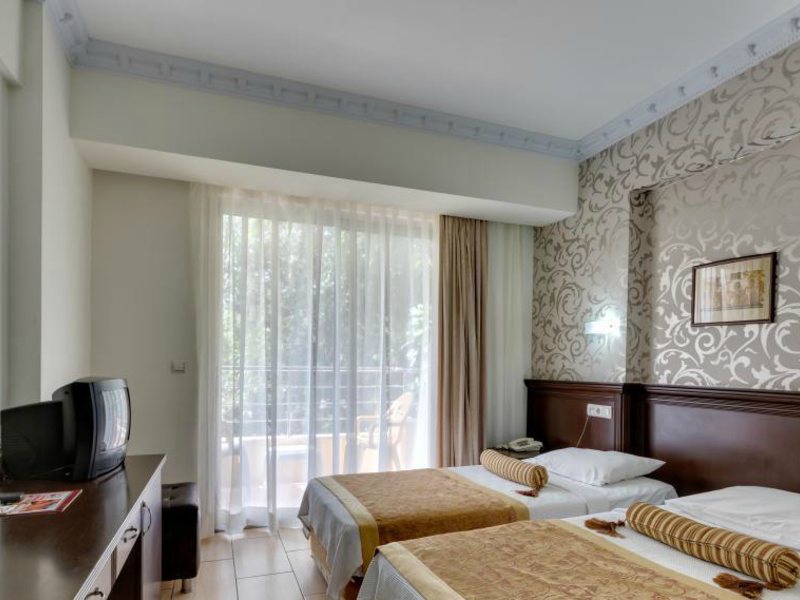 Elamir Grand Lukullus Hotel  (ех 76079