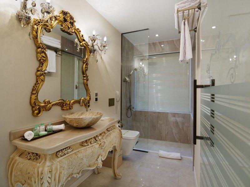 Elegance East Hotel 278855