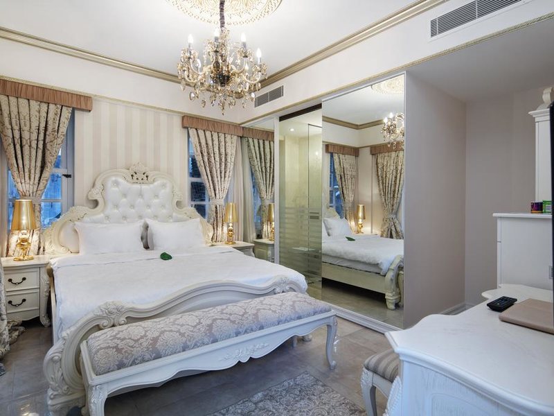 Elegance East Hotel 278856