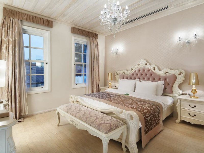 Elegance East Hotel 278868