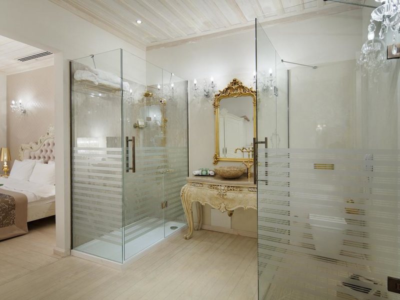 Elegance East Hotel 278870