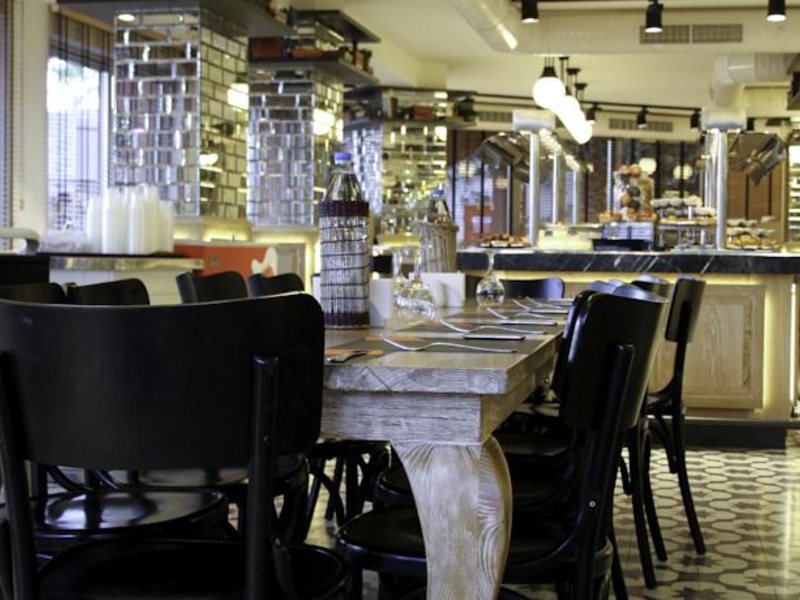 Elegance Hotel International 74054