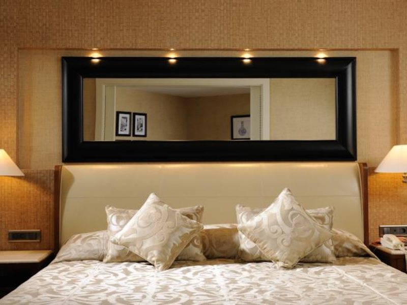 Elegance Hotel International 74062