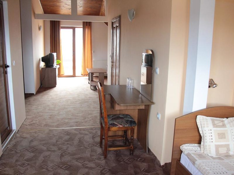 Elena Lodge Family 236310