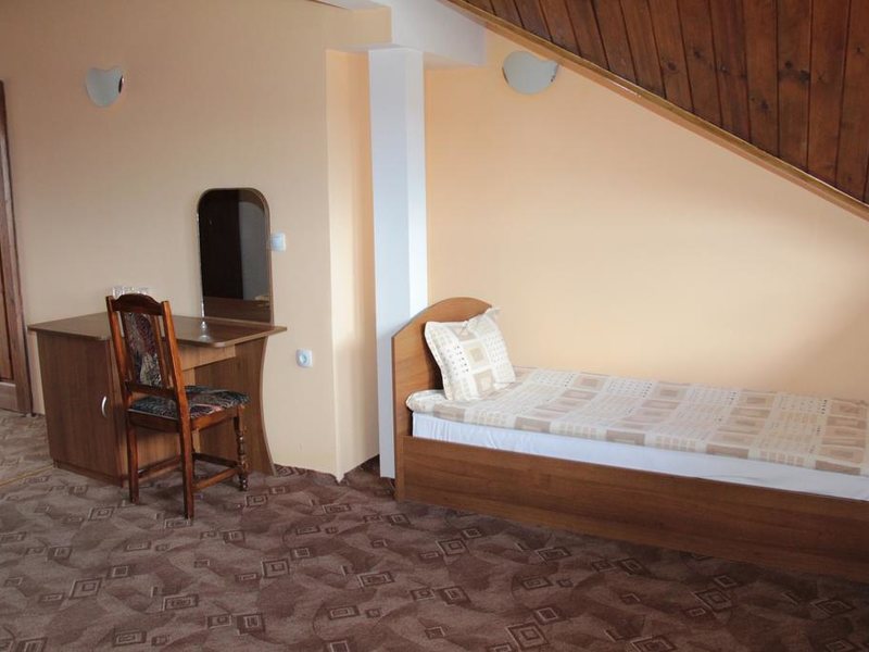 Elena Lodge Family 236311