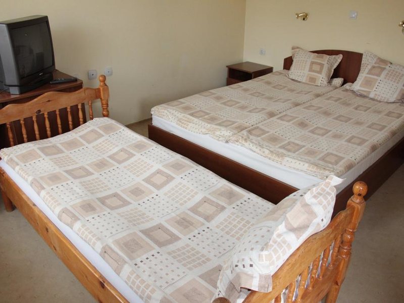 Elena Lodge Family 236313