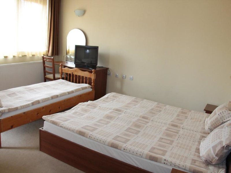 Elena Lodge Family 236314