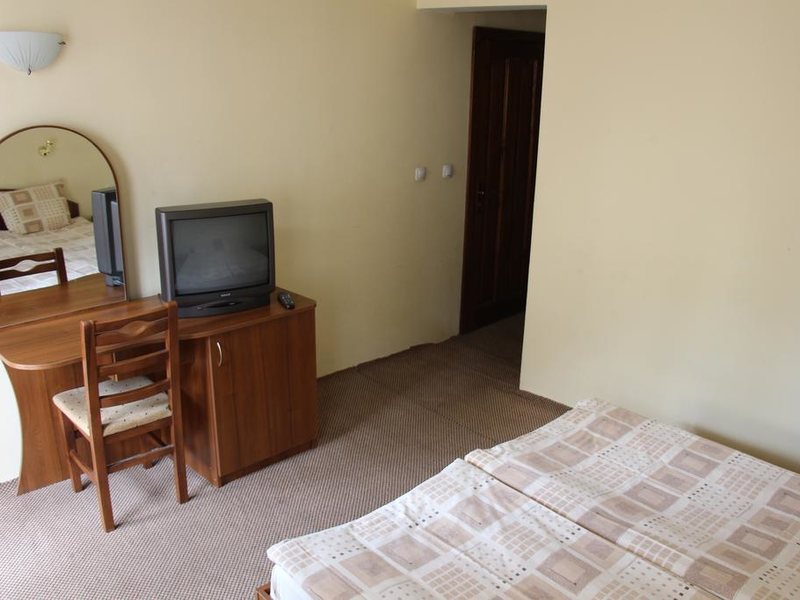 Elena Lodge Family 236315