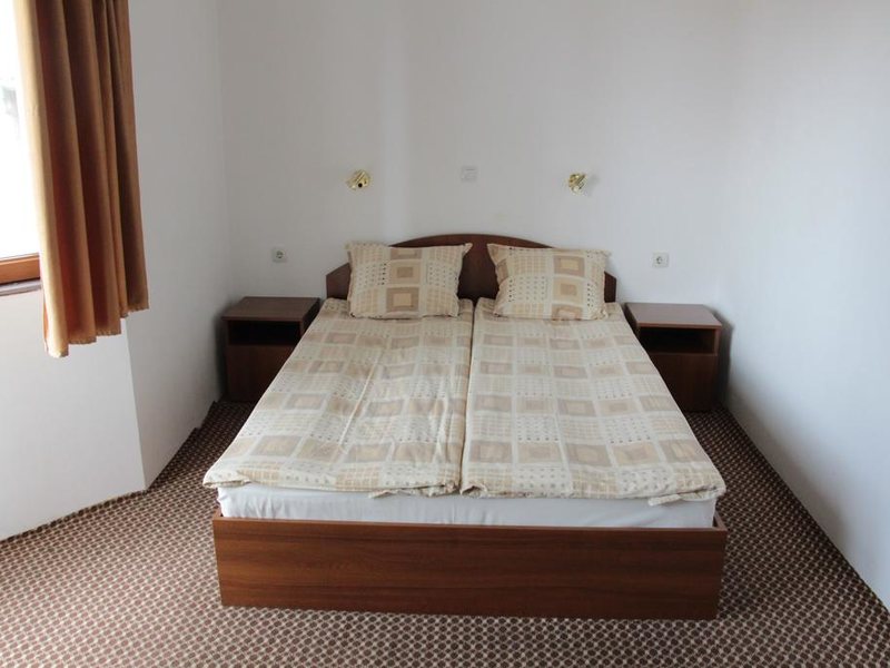 Elena Lodge Family 236316