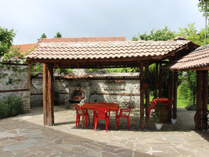 Elena Lodge Family 236324