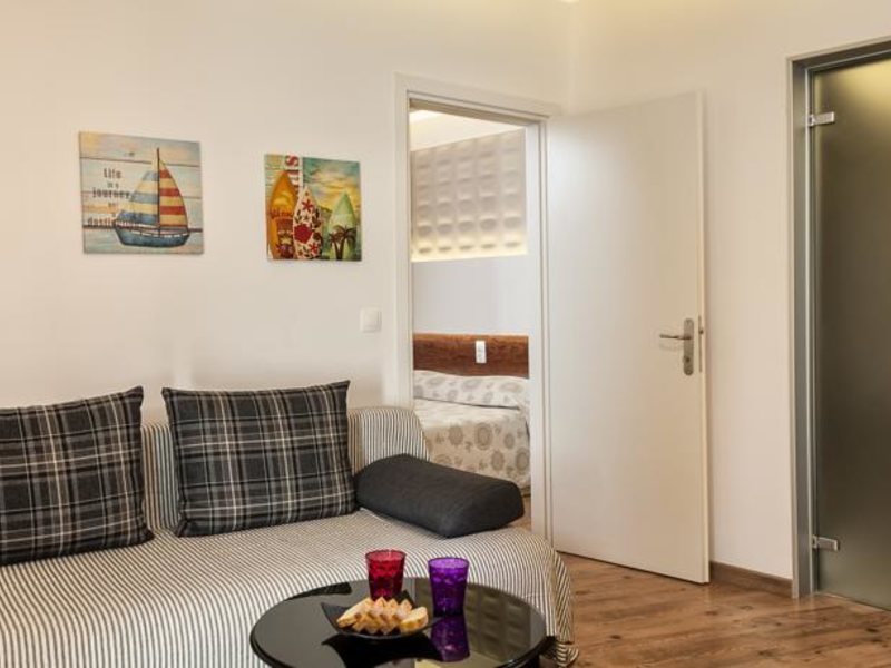 Elina Hotel Apartments 78368