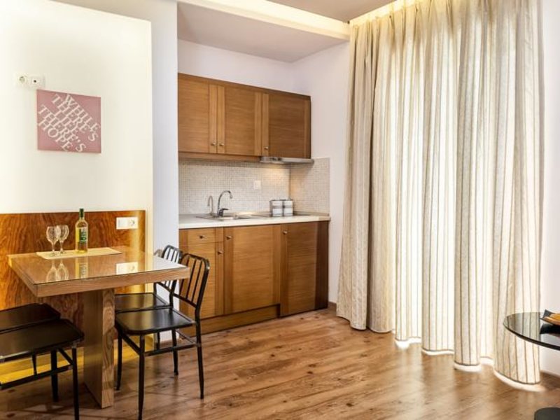 Elina Hotel Apartments 78370