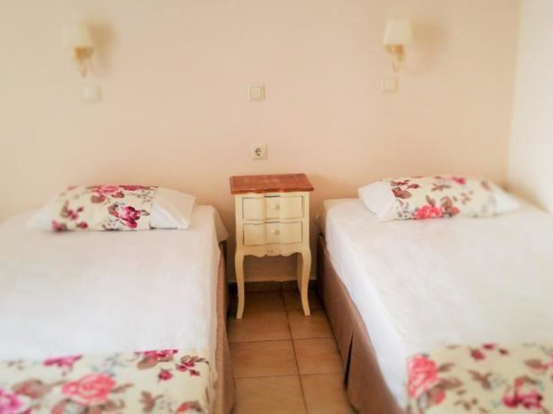 Emerald Apts & Hotel 96649