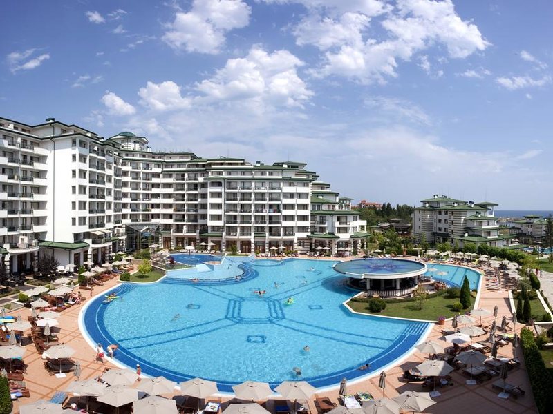 Emerald Resort  170618