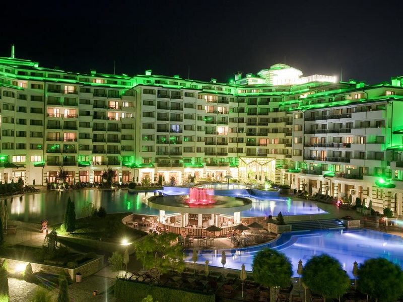 Emerald Resort  170620