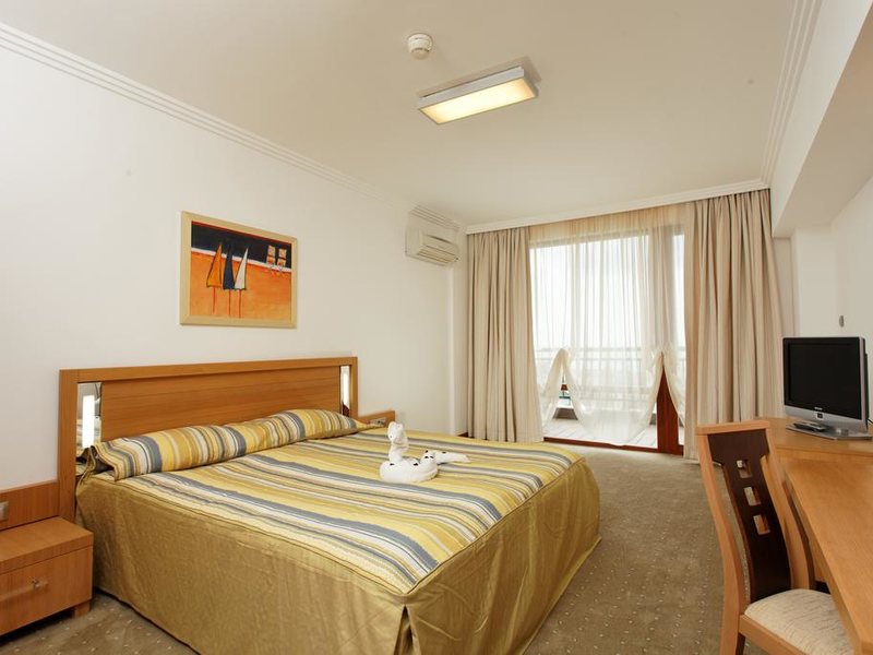 Emerald Resort  170630