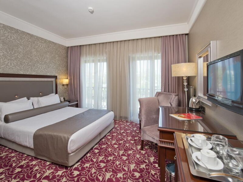 Emporium Hotel  241671