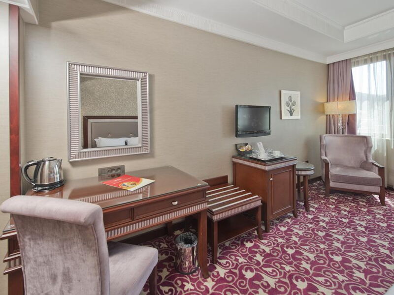 Emporium Hotel  241673