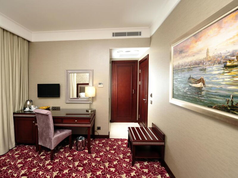 Emporium Hotel  241677