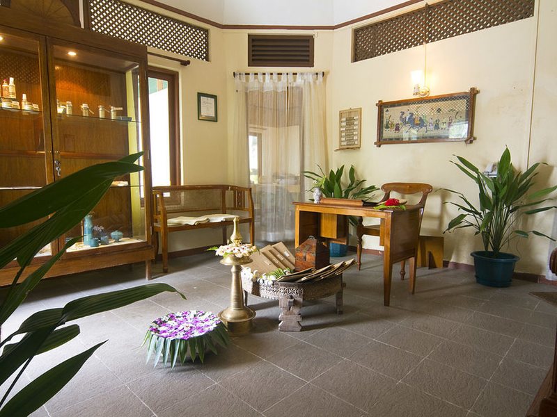 Equator Village 134694