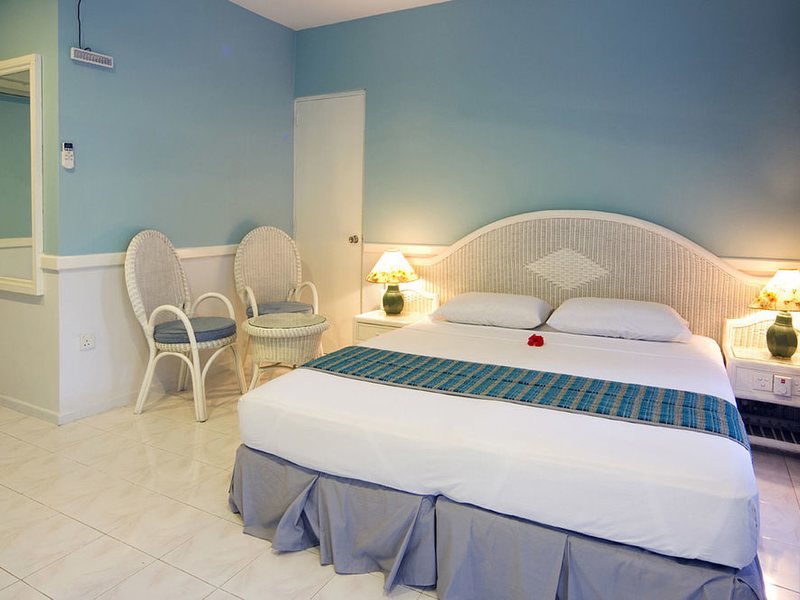 Equator Village 134701