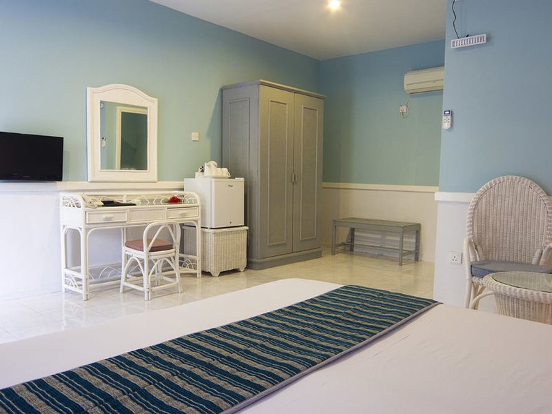 Equator Village 134705