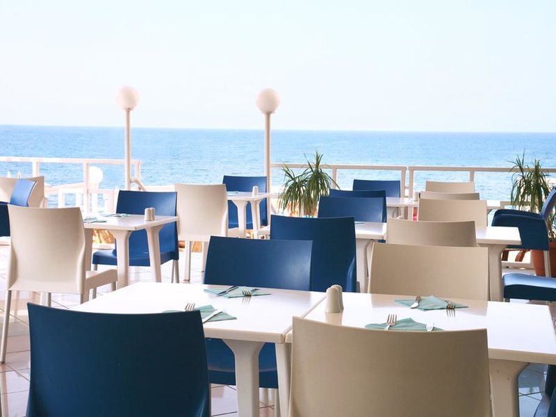 Evelyn Beach Hotel 250055