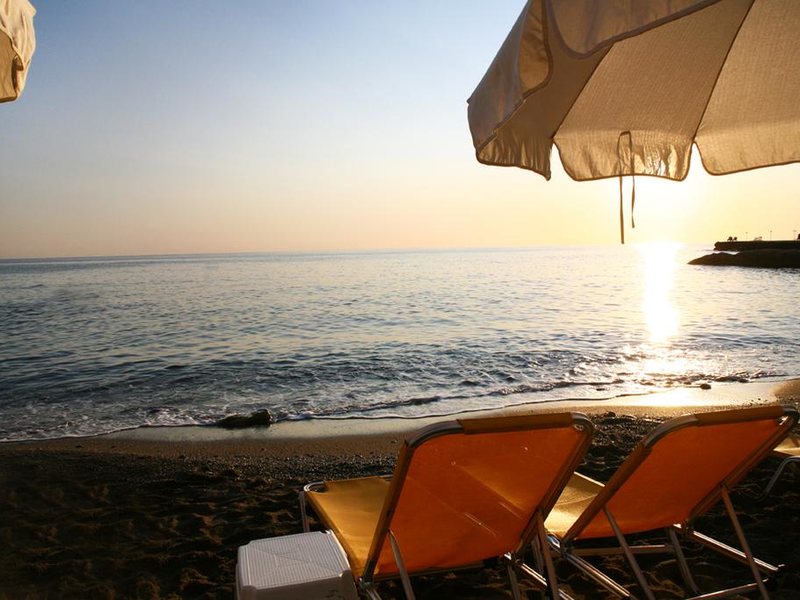 Evelyn Beach Hotel 250070