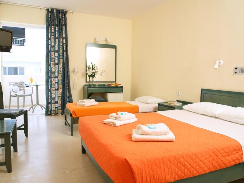 Evelyn Beach Hotel 250080